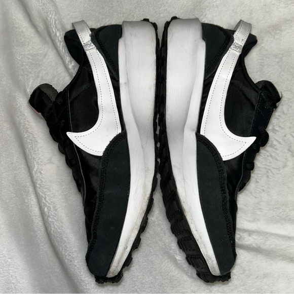 Athletic_Shoes